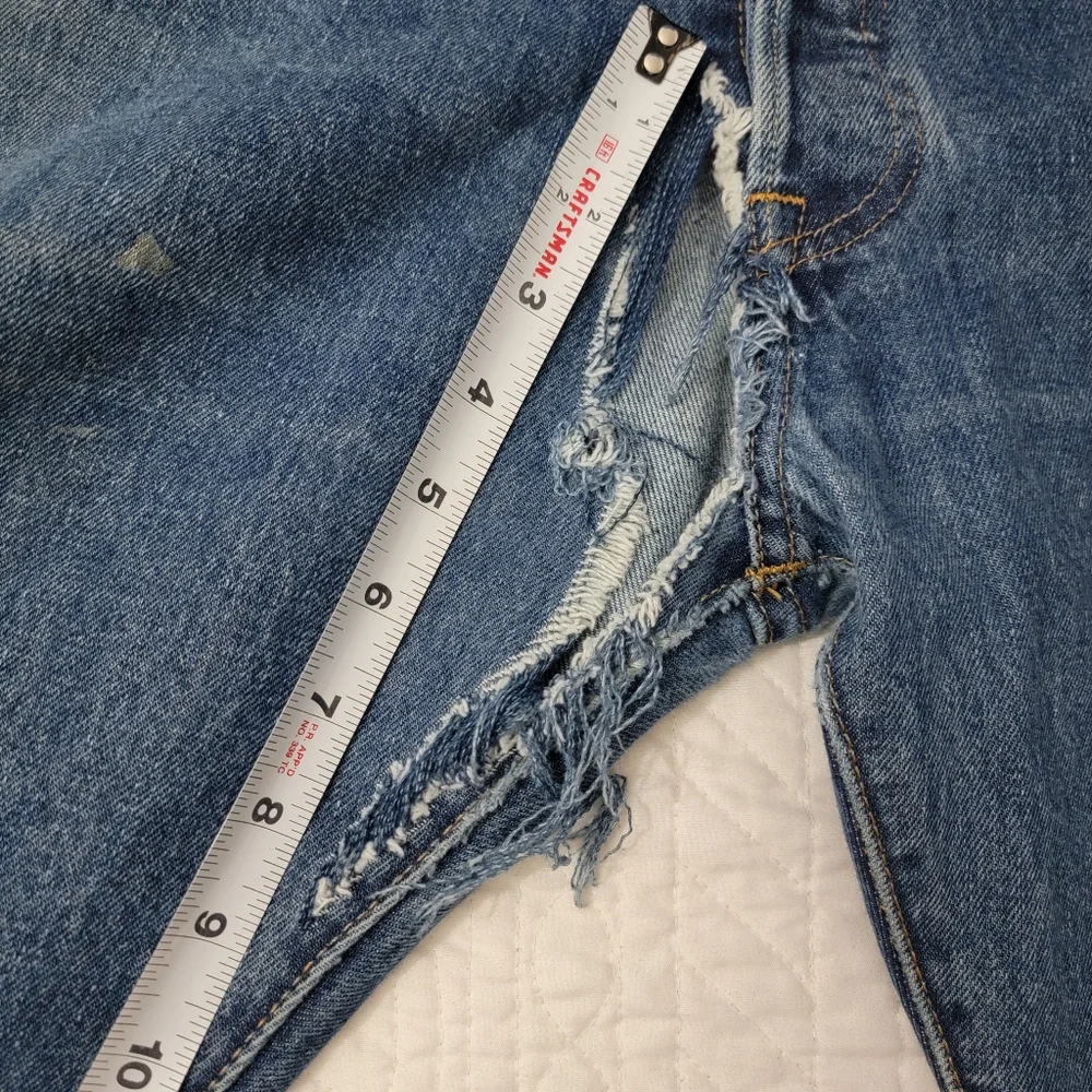 501 Levi's Original Riveted Button Fly Distressed w/big rip Blue Jeans Size W38